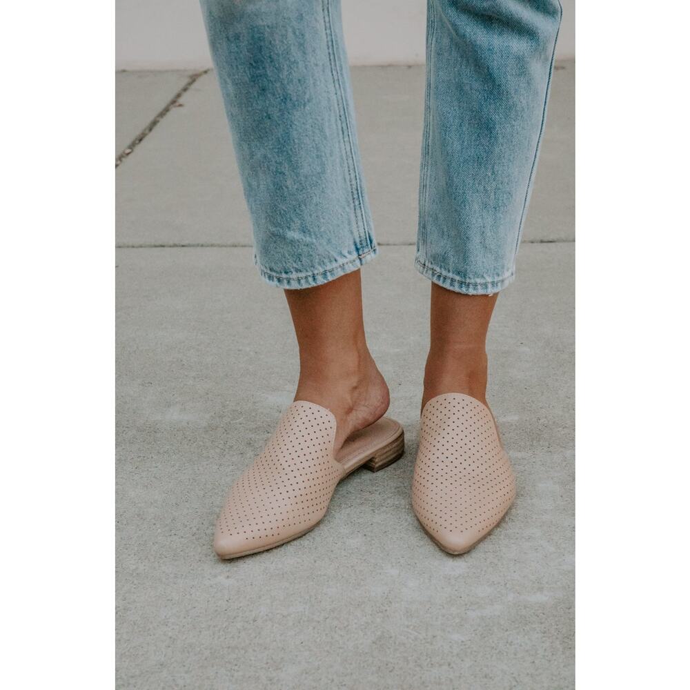 Saffron Pointed Toe Leather Mules Nude - 6
